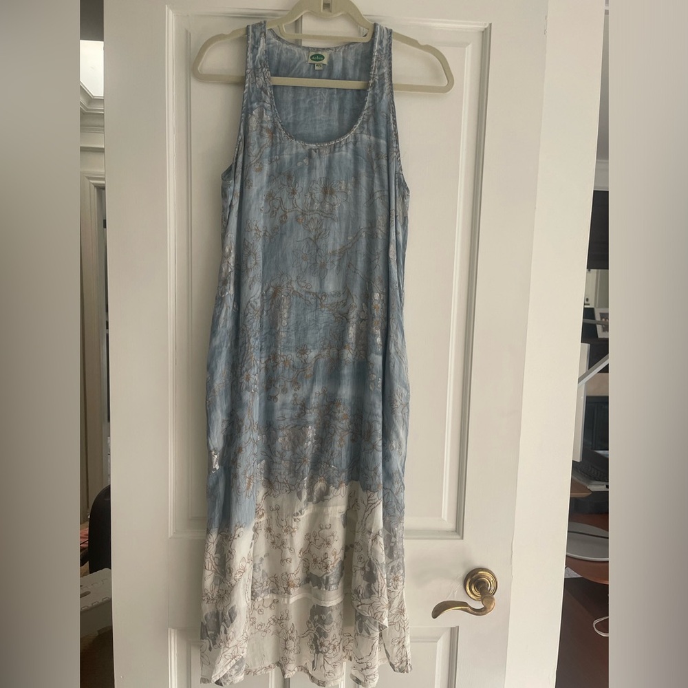 Maxi flowy floral blue and white dress size medium/ large never worn
